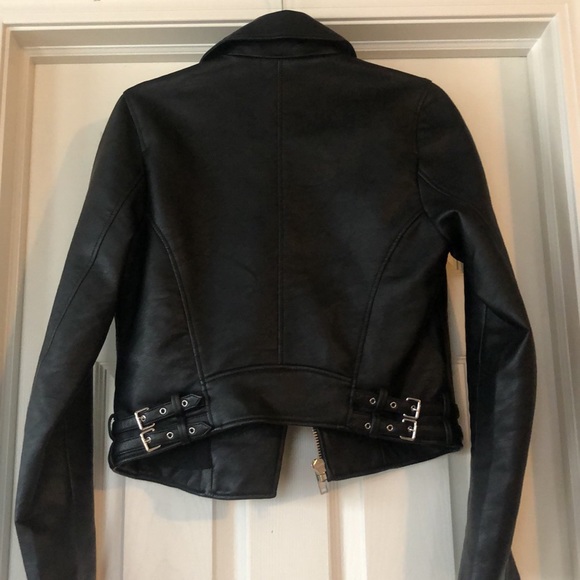Black faux leather jacket from Abercrombie & Fitch. Size M. - Picture 5 of 5